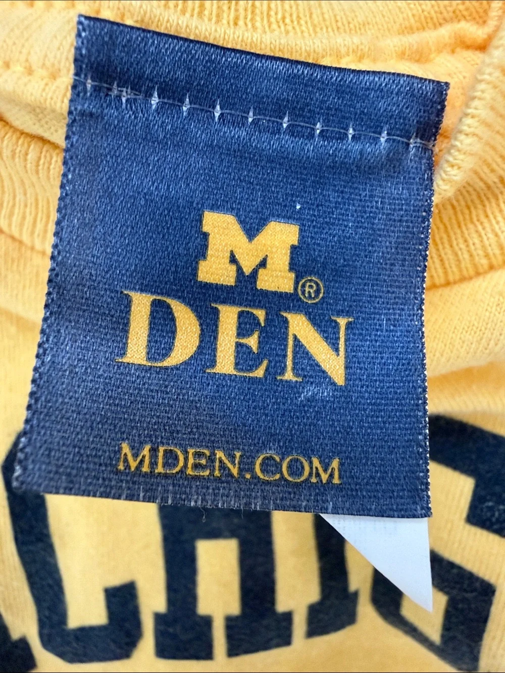 M Den soft yellow